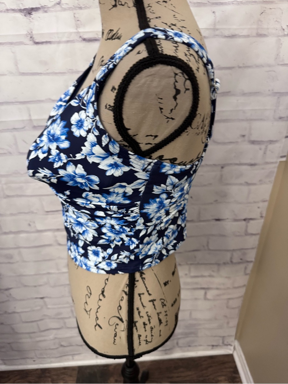 Lands’ End Sweetheart Wrap Midkini Swimsuit Top Size 10 Blue White Floral Crop - Picture 2 of 9